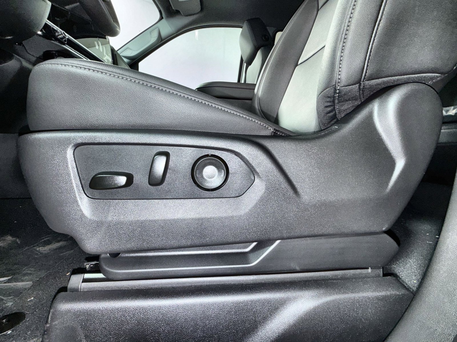 New 2026 GMC Sierra 1500 SLT AWD/4WD image 14