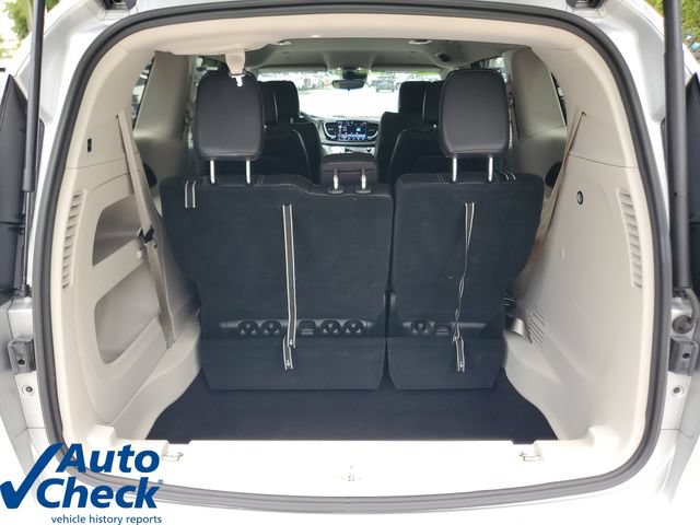 Used 2024 Chrysler Pacifica Touring-L FWD image 9