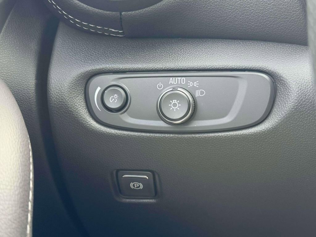 Used 2025 Chevrolet Blazer LT image 18