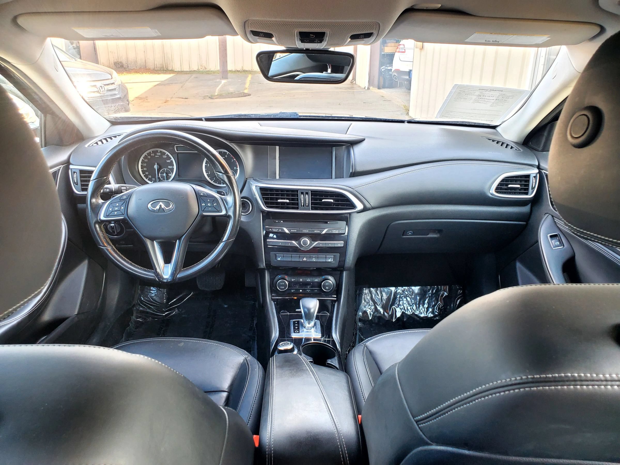 Used 2017 INFINITI QX30 AWD image 2