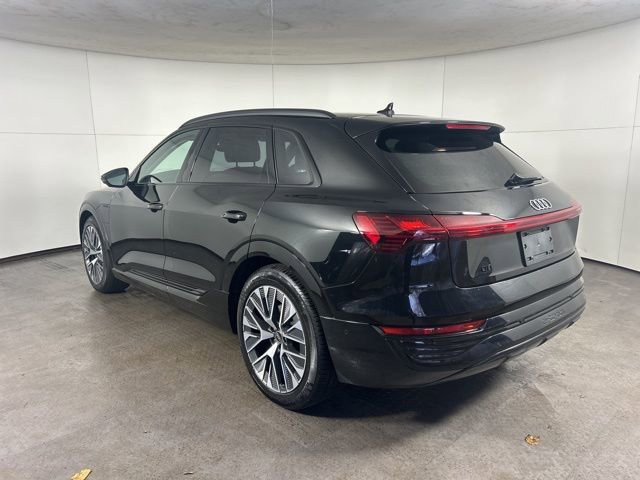 Used 2024 Audi Q8 e-tron Premium Plus w/ Premium Plus Package image 5