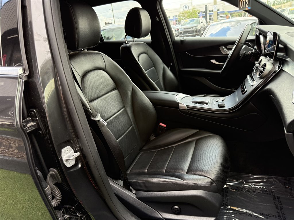 Used 2021 Mercedes-Benz GLC 300 image 18
