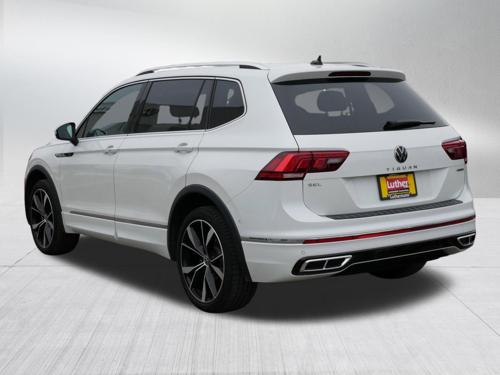 Used 2023 Volkswagen Tiguan SEL R-Line image 5