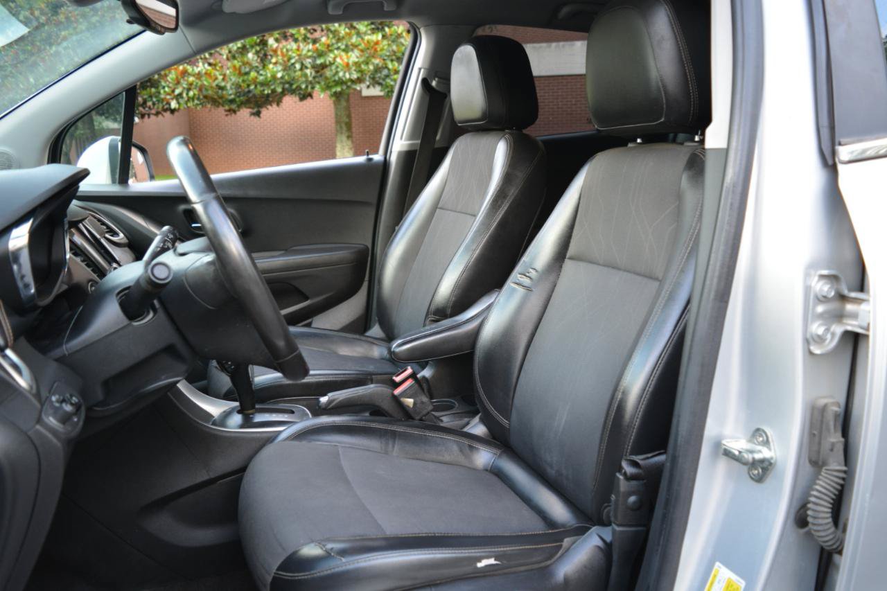 Used 2018 Chevrolet Trax LT w/ LT Convenience Package FWD image 10