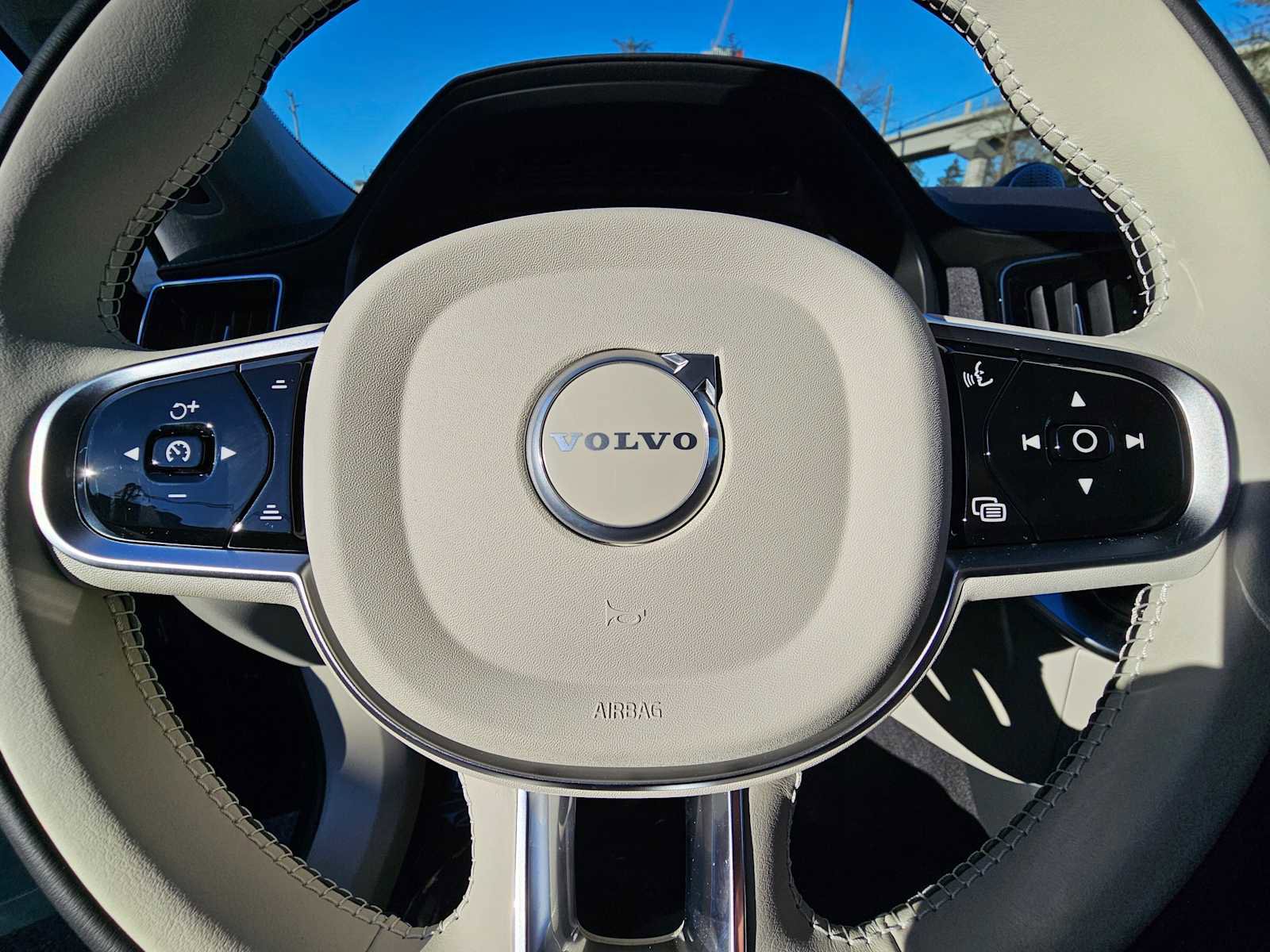 New 2025 Volvo XC90 B6 Ultra image 26