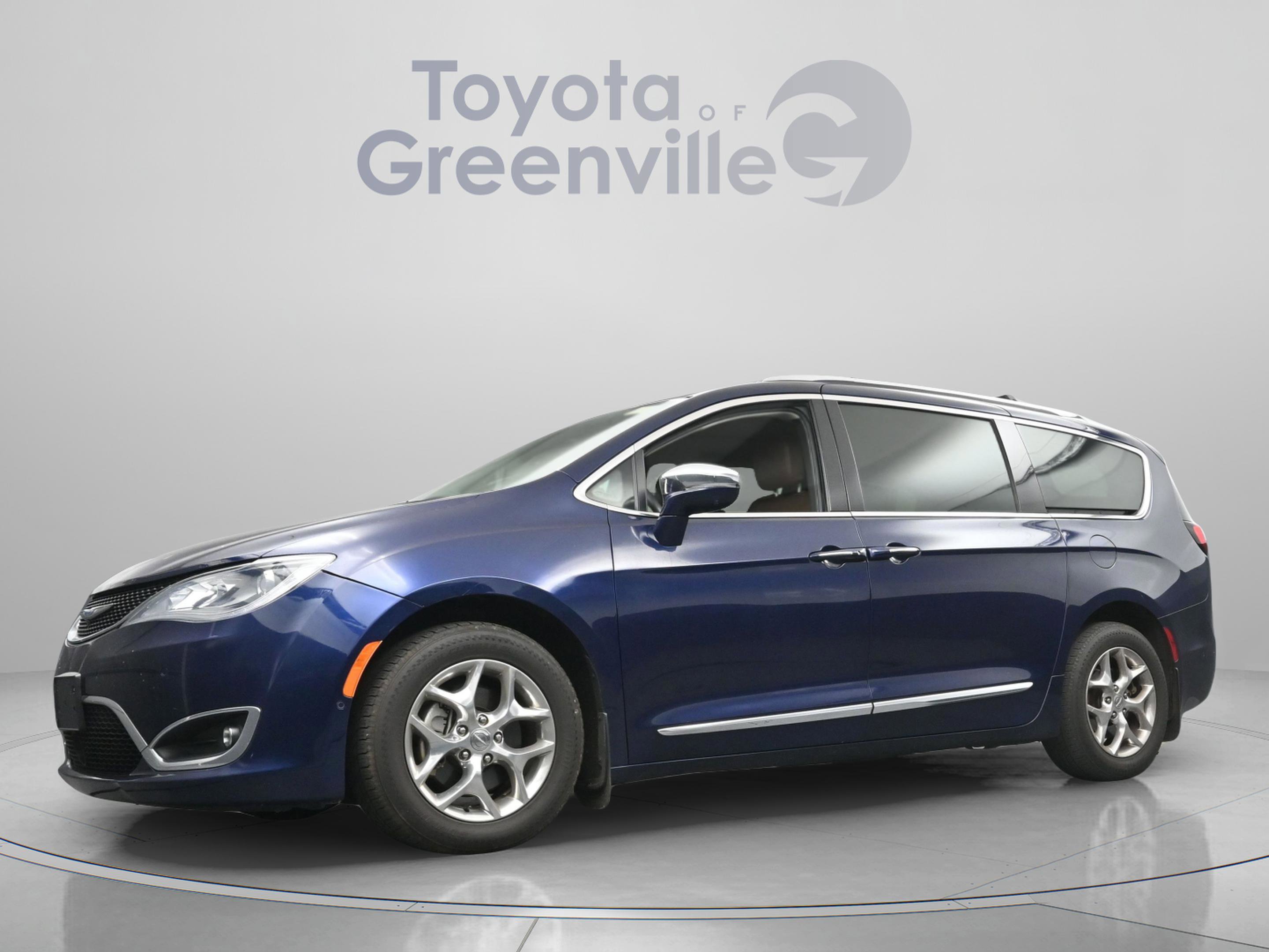 Used 2017 Chrysler Pacifica Limited w/ UConnect Theater Package image 2