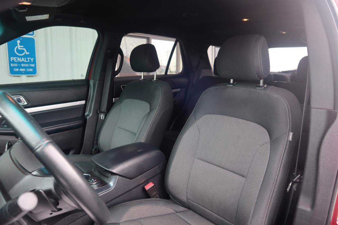 Used 2017 Ford Explorer XLT w/ Equipment Group 201A AWD/4WD image 58