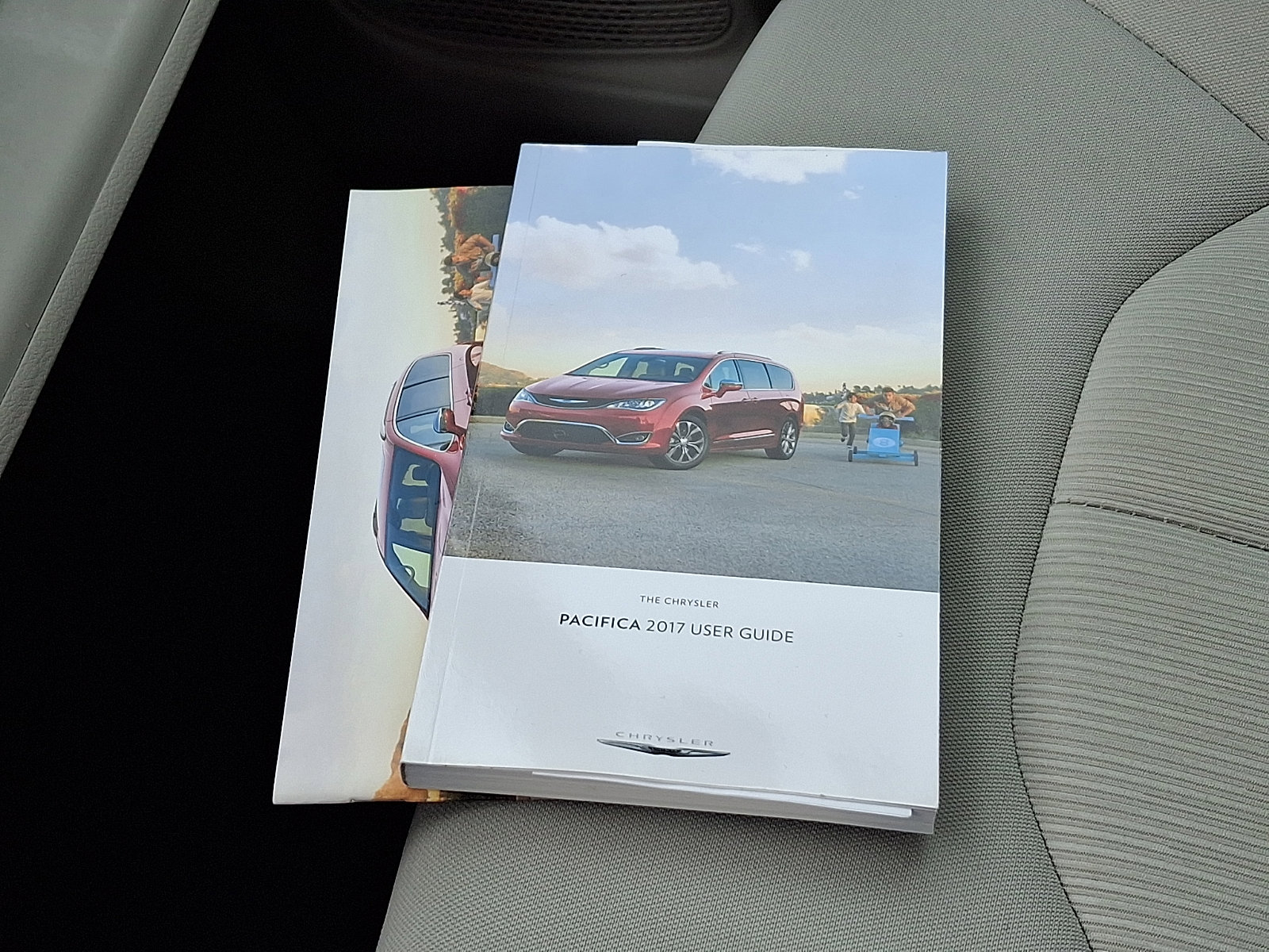 Used 2017 Chrysler Pacifica Touring w/ Tire & Wheel Group image 26