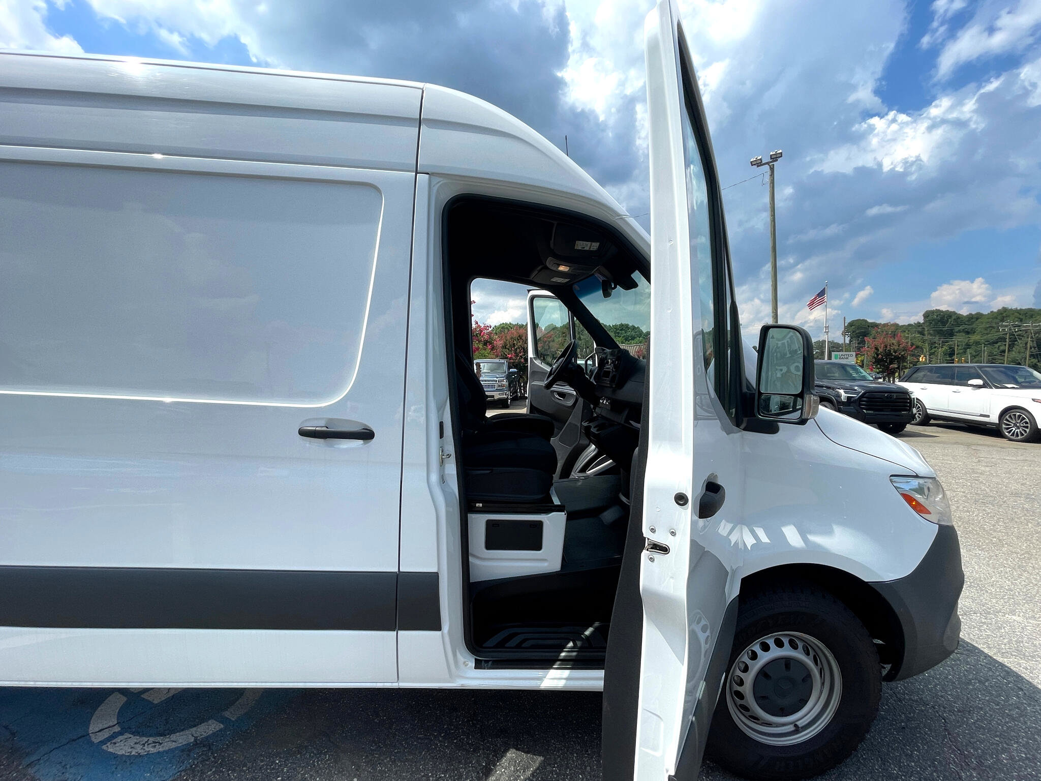 Used 2023 Mercedes-Benz Sprinter 2500 image 17