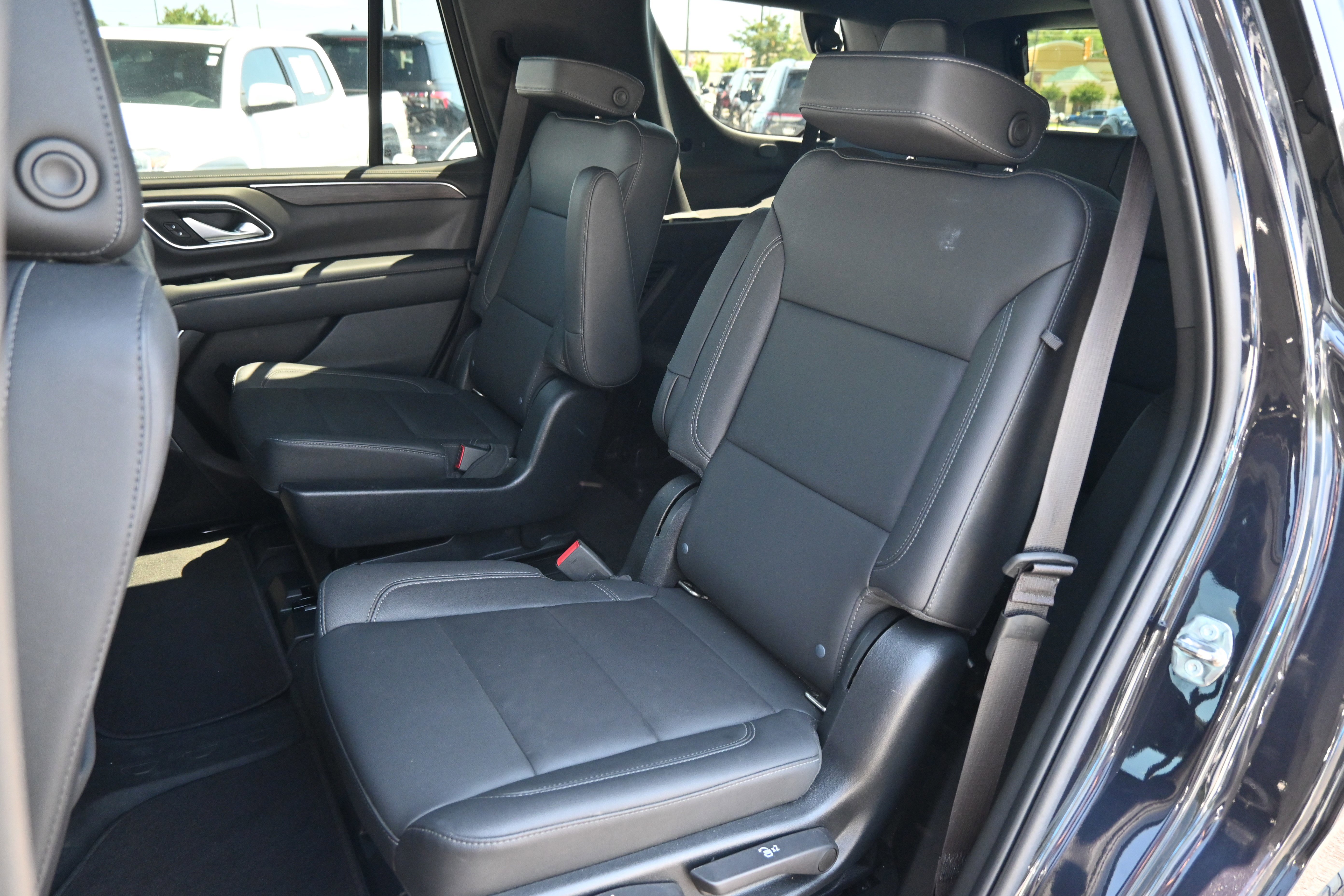 Used 2022 Chevrolet Tahoe Z71 w/ Luxury Package AWD/4WD image 29