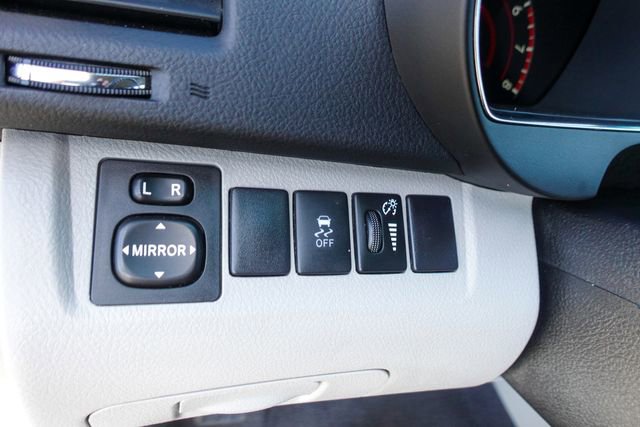 Used 2012 Toyota Highlander FWD image 15