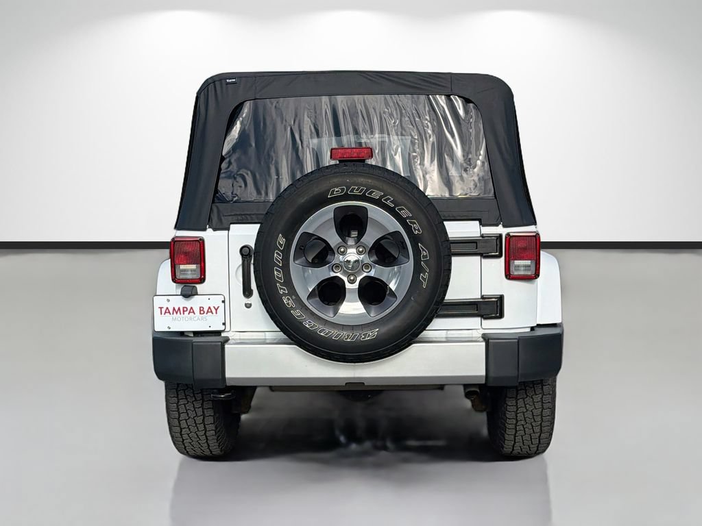 Used 2017 Jeep Wrangler Unlimited Sahara w/ Connectivity Group AWD/4WD image 4