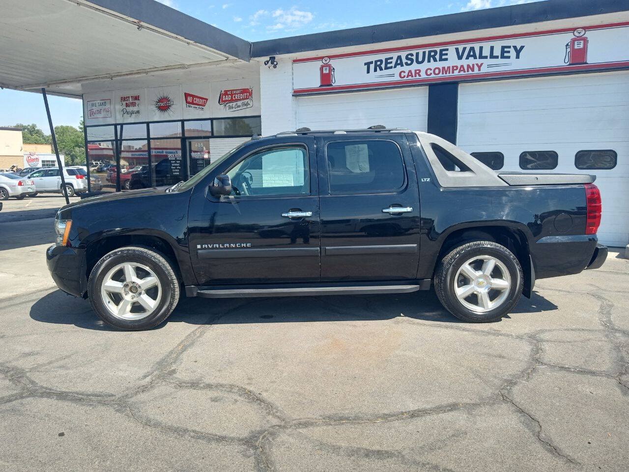 Used 2007 Chevrolet Avalanche LTZ w/ LTZ Preferred Equipment Group AWD/4WD image 3
