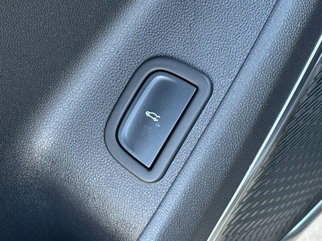 Used 2025 GMC Acadia Elevation image 22