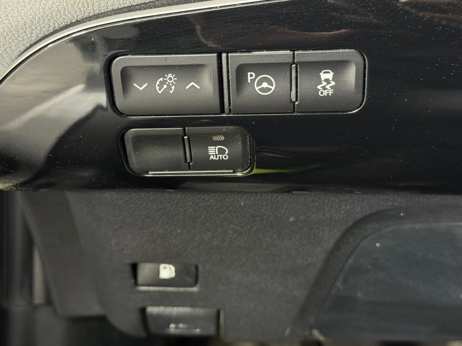 Used 2022 Toyota Prius XLE w/ Premium Convenience Package image 17