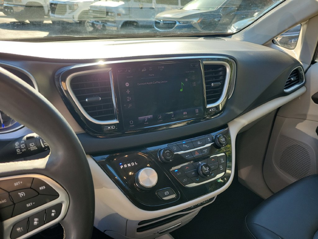 Used 2024 Chrysler Pacifica Touring-L FWD image 31