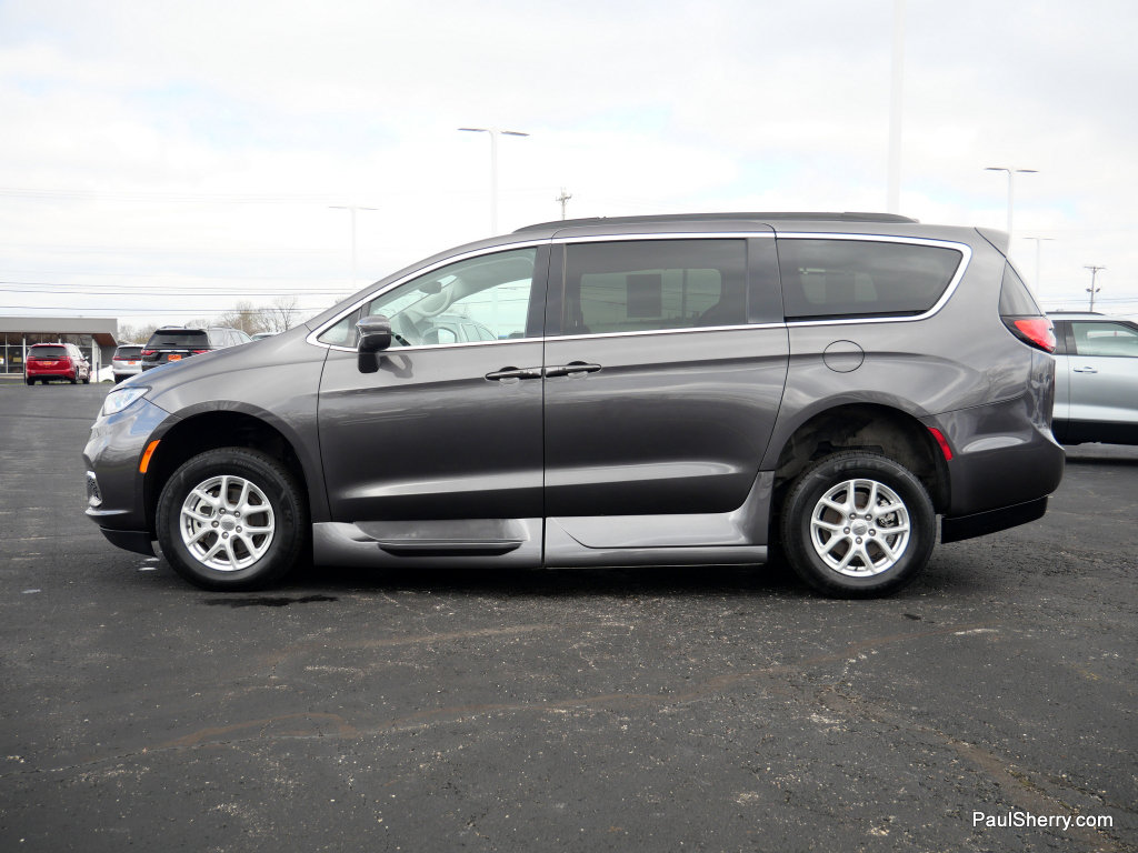 Used 2022 Chrysler Pacifica Touring-L FWD image 21