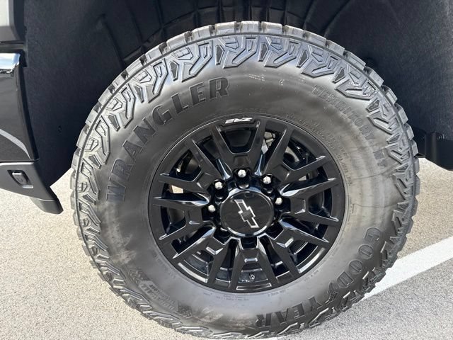 New 2026 Chevrolet Silverado 2500 ZR2 AWD/4WD image 9
