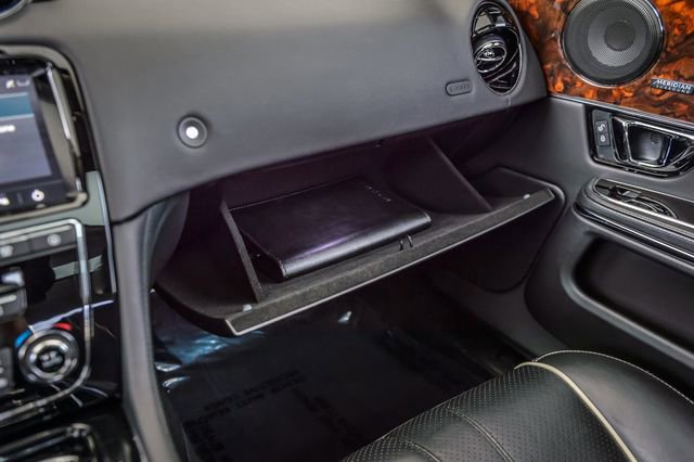 Used 2018 Jaguar XJ R-Sport RWD image 36