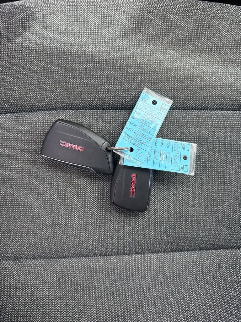 Used 2025 GMC Acadia Elevation FWD image 37