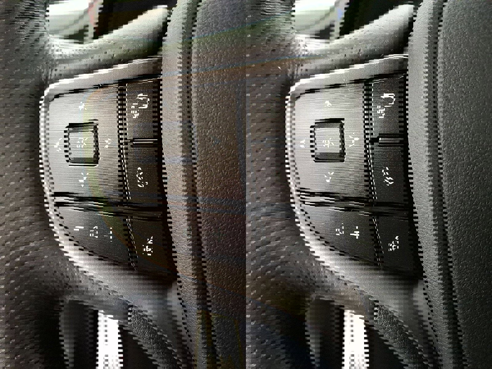 Used 2023 Lexus ES 350 F Sport w/ Accessory Package (Z2) image 17