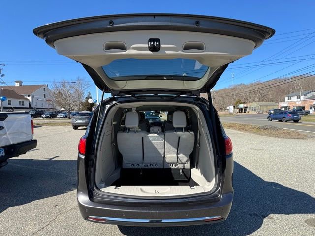 Used 2018 Chrysler Pacifica Limited w/ Advanced Safetytec Group image 21