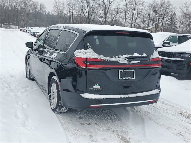 New 2026 Chrysler Pacifica Select image 3