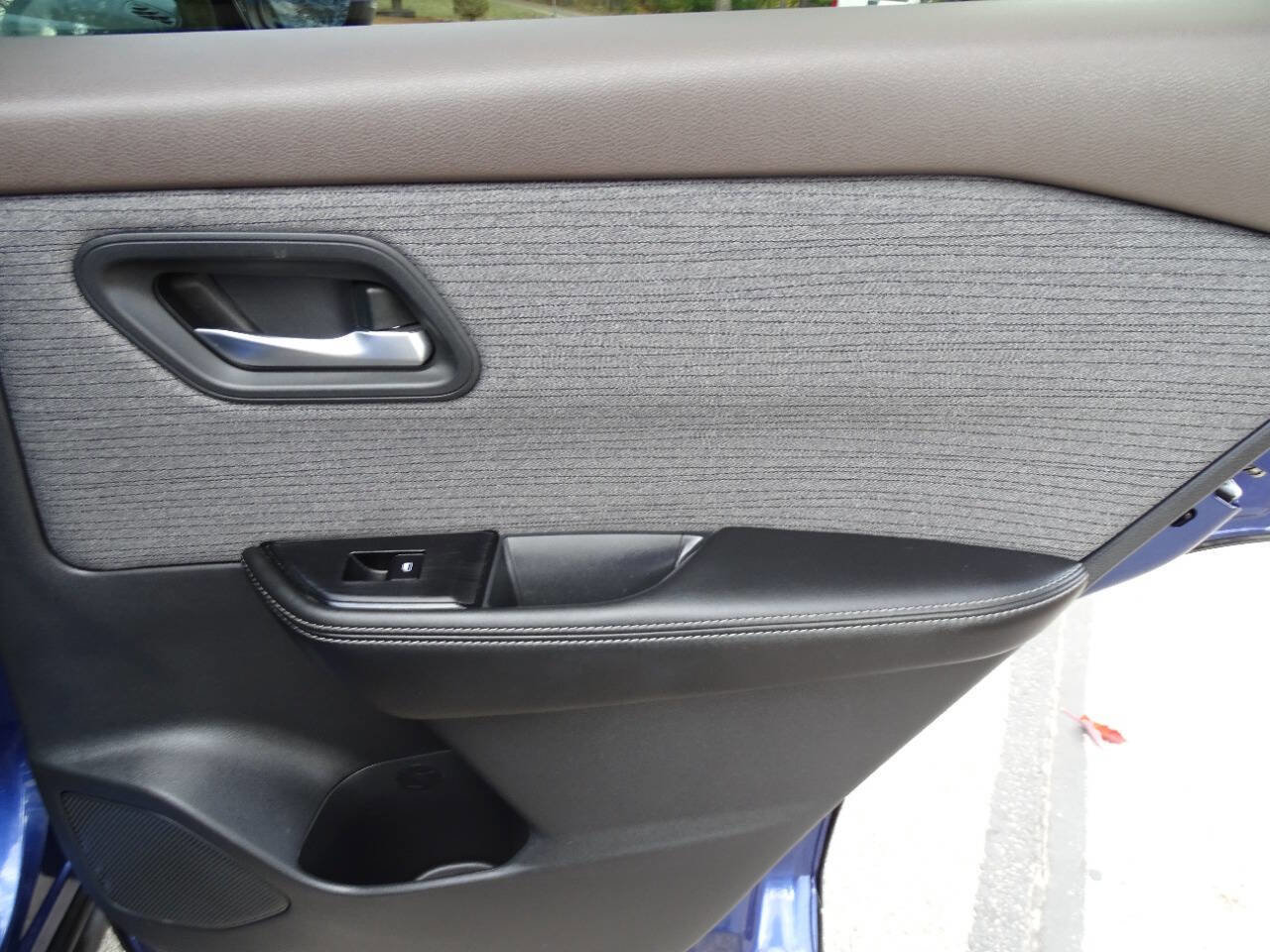 Used 2021 Nissan Rogue SV image 38