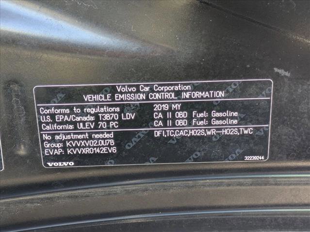 Used 2019 Volvo XC40 T4 Inscription image 25