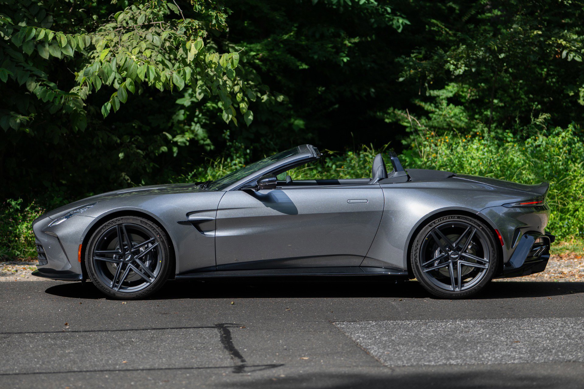 New 2026 Aston Martin V8 Vantage Roadster image 51