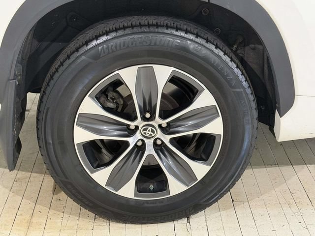 Used 2021 Toyota Highlander XLE AWD/4WD image 15