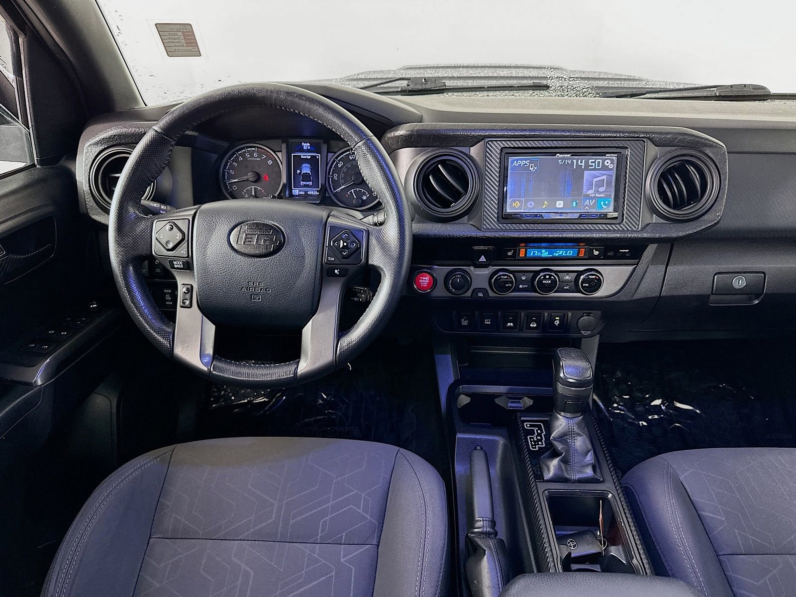 Used 2017 Toyota Tacoma TRD Off-Road AWD/4WD image 27
