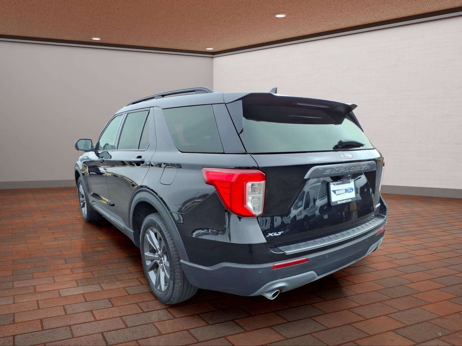 Used 2023 Ford Explorer XLT w/ Equipment Group 202A AWD/4WD image 6