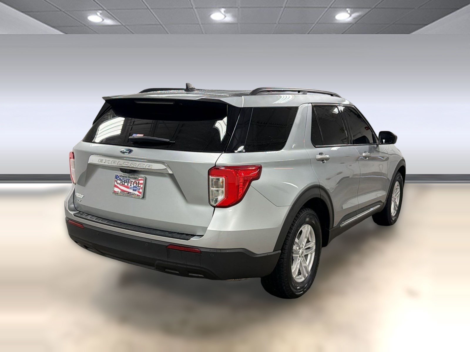 Used 2024 Ford Explorer XLT RWD image 9