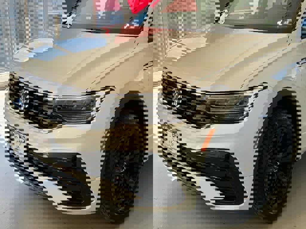 Certified 2023 Volkswagen Tiguan SE R-Line image 7