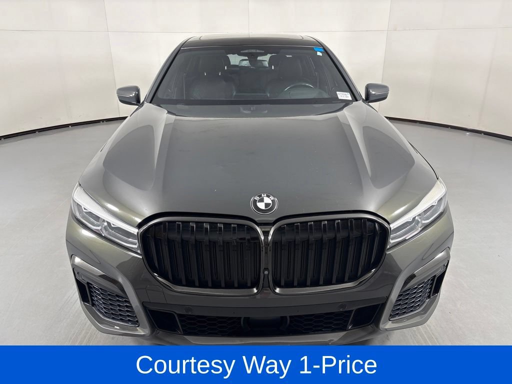 Used 2021 BMW 740i w/ M Sport Package RWD image 4