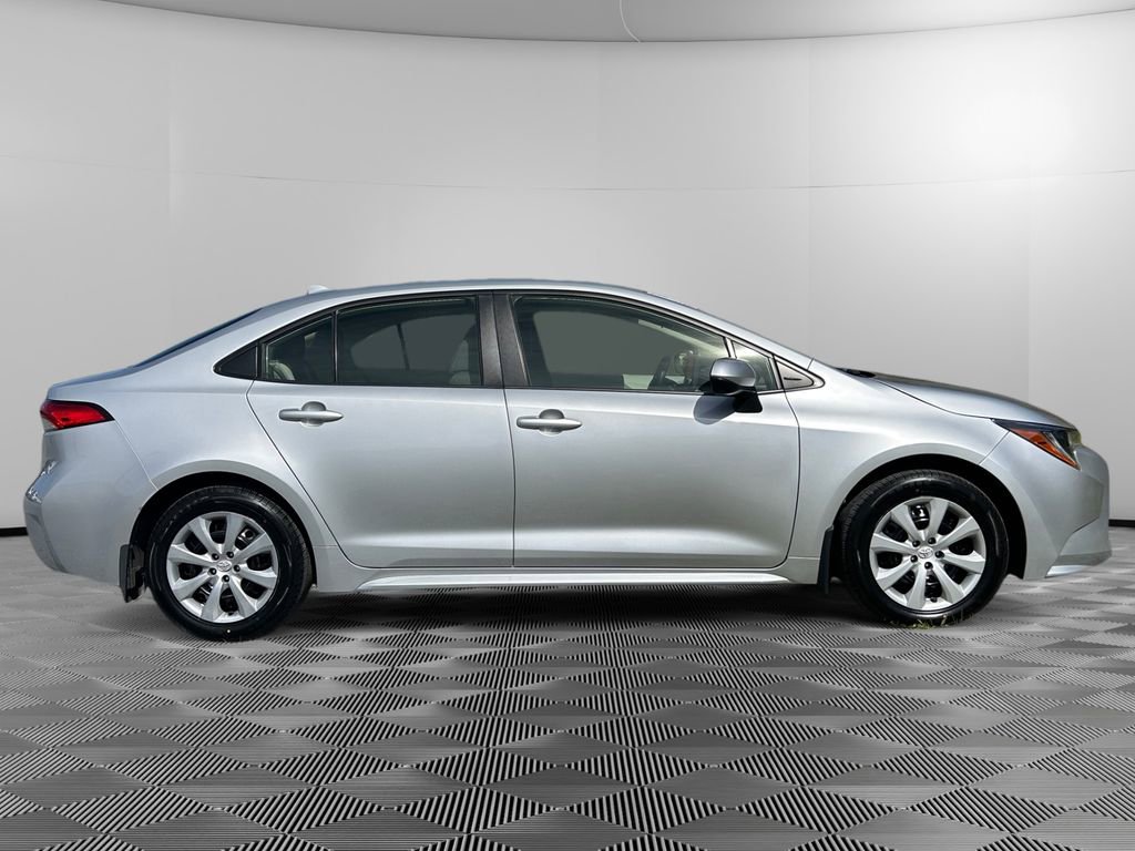 Used 2022 Toyota Corolla LE image 8