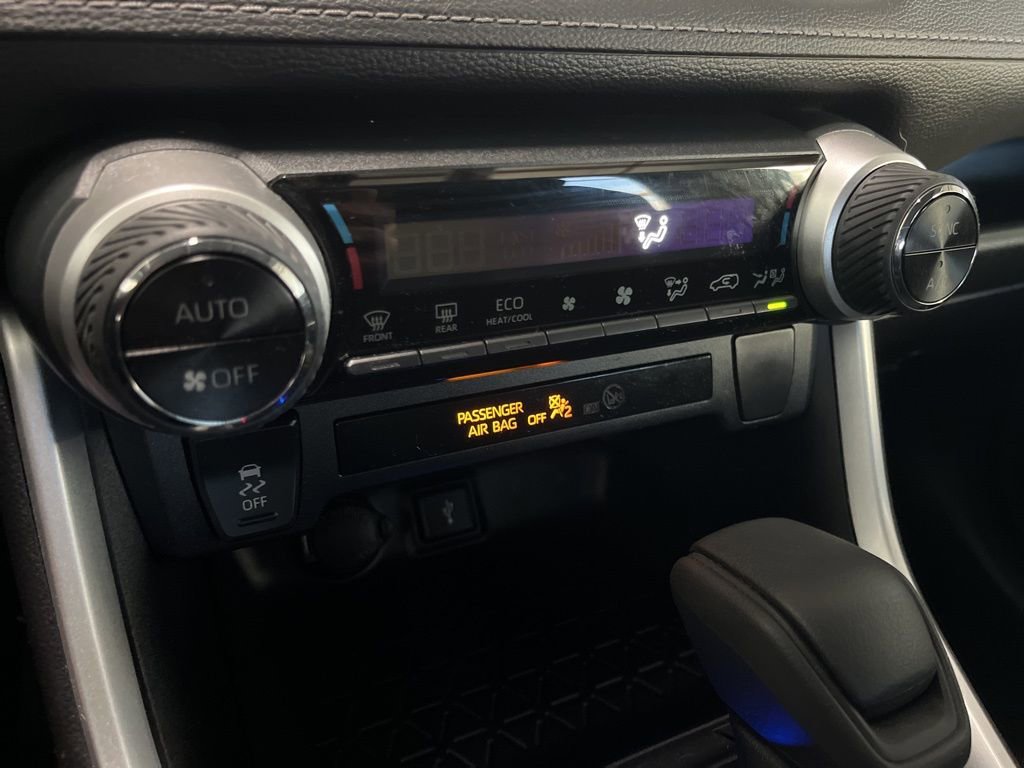 Used 2022 Toyota RAV4 LE AWD/4WD image 14