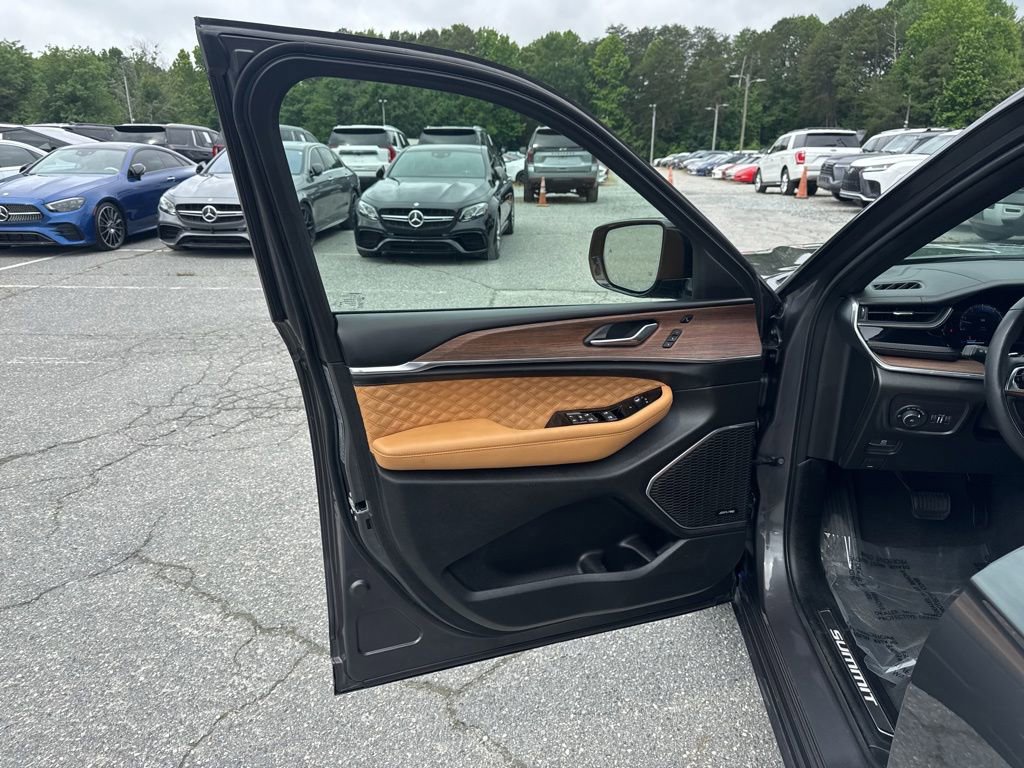 Used 2024 Jeep Grand Cherokee Summit AWD/4WD image 28