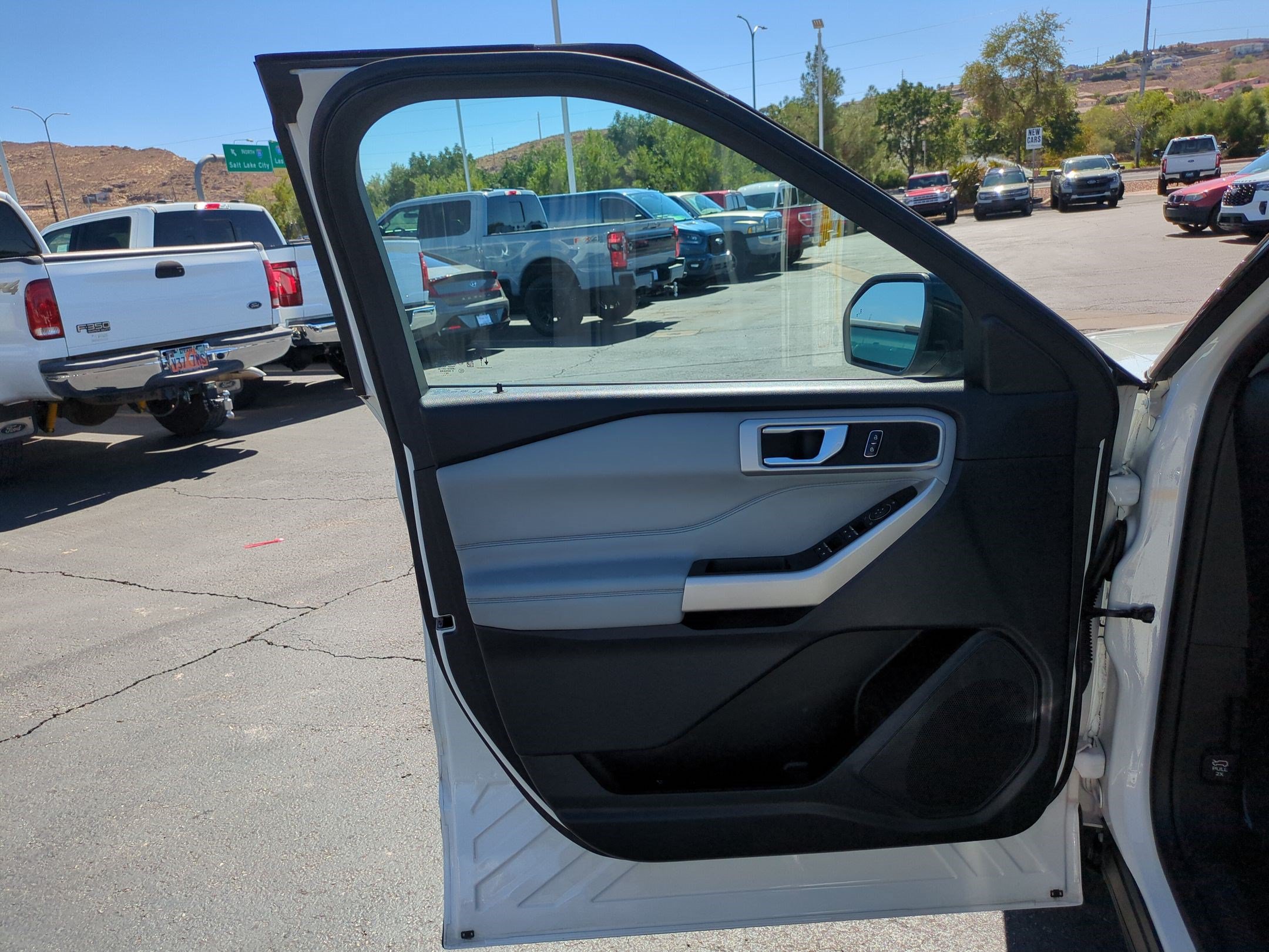 Used 2022 Ford Explorer XLT w/ Equipment Group 202A AWD/4WD image 12