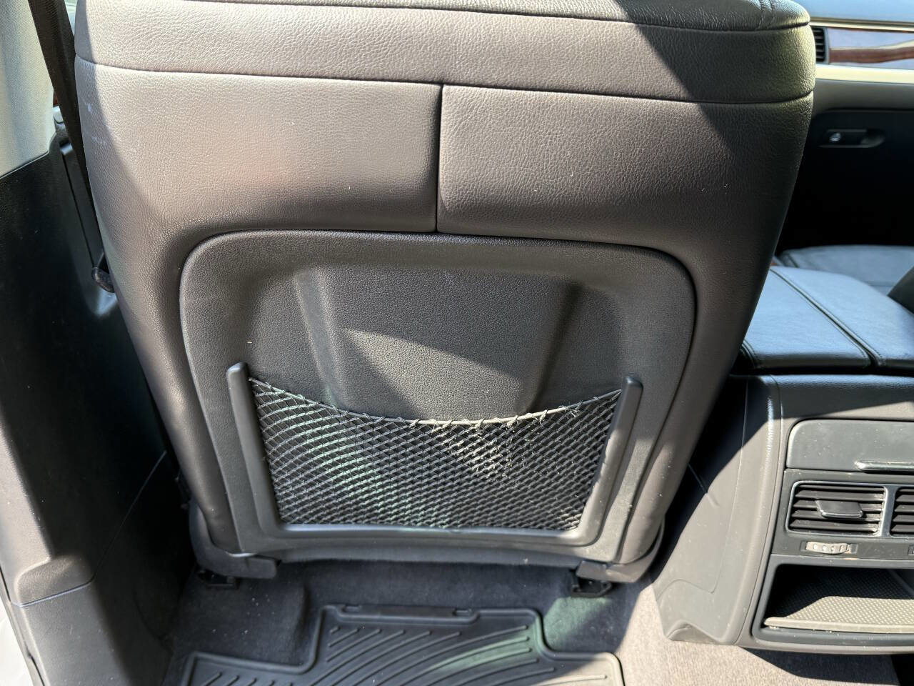 Used 2012 Volkswagen Touareg Sport image 19