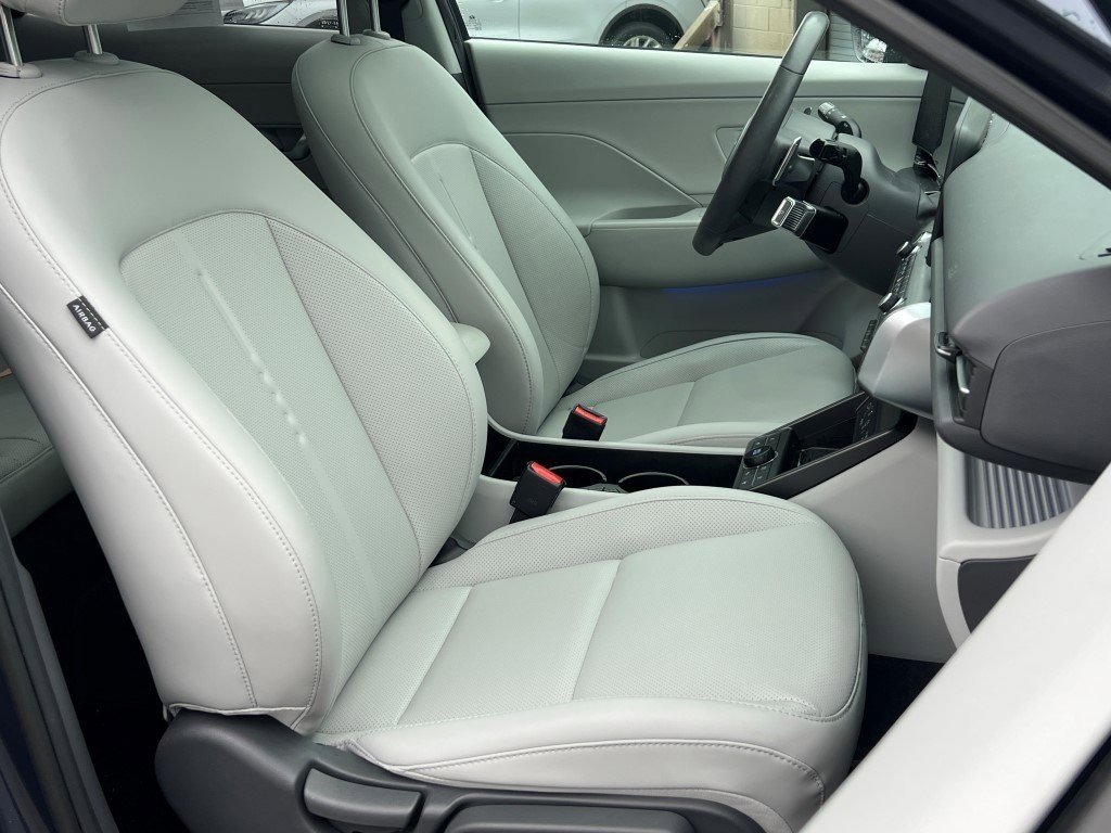 Used 2025 Hyundai Kona Limited image 11