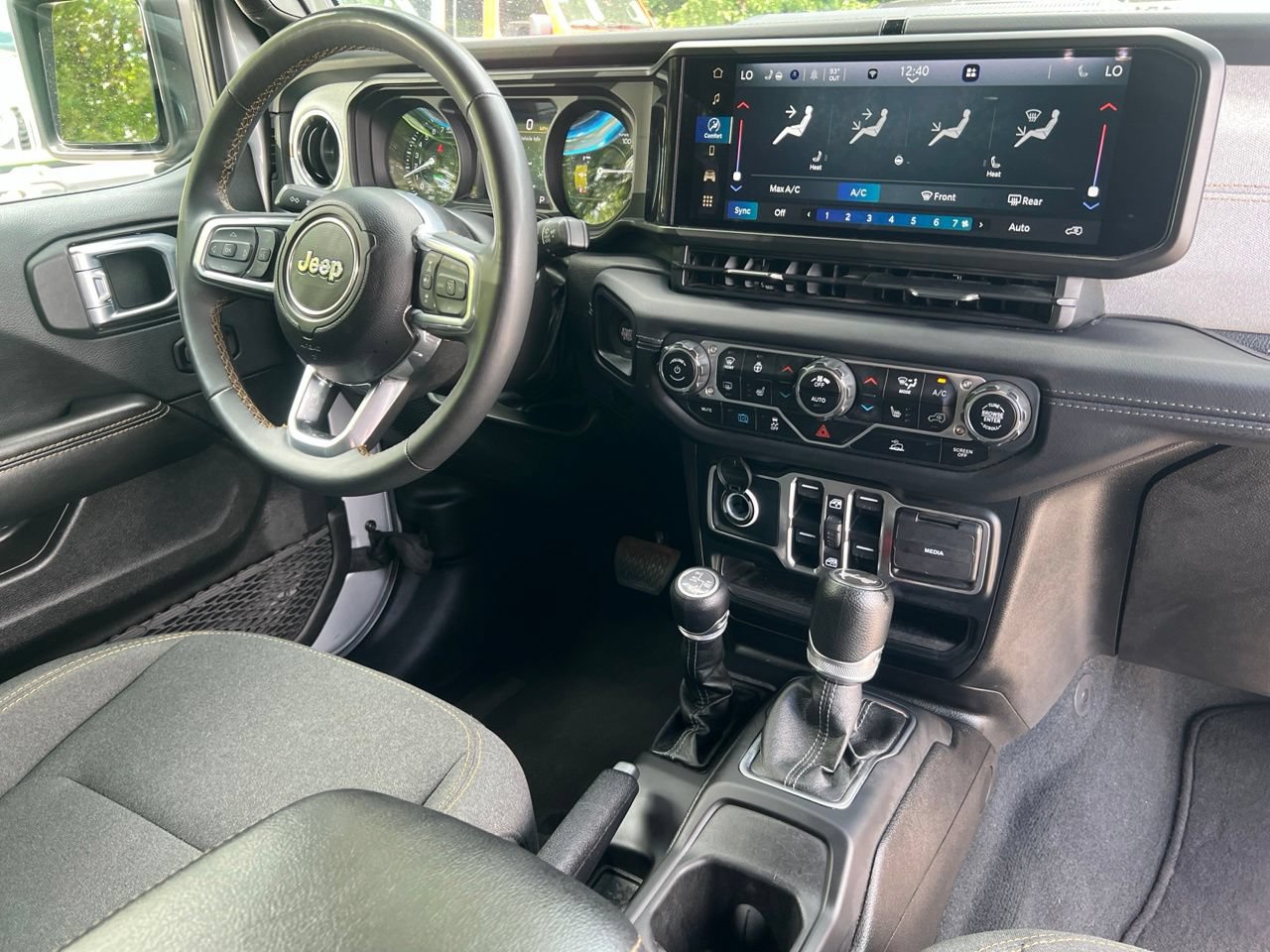 Used 2024 Jeep Wrangler Unlimited Sahara AWD/4WD image 25