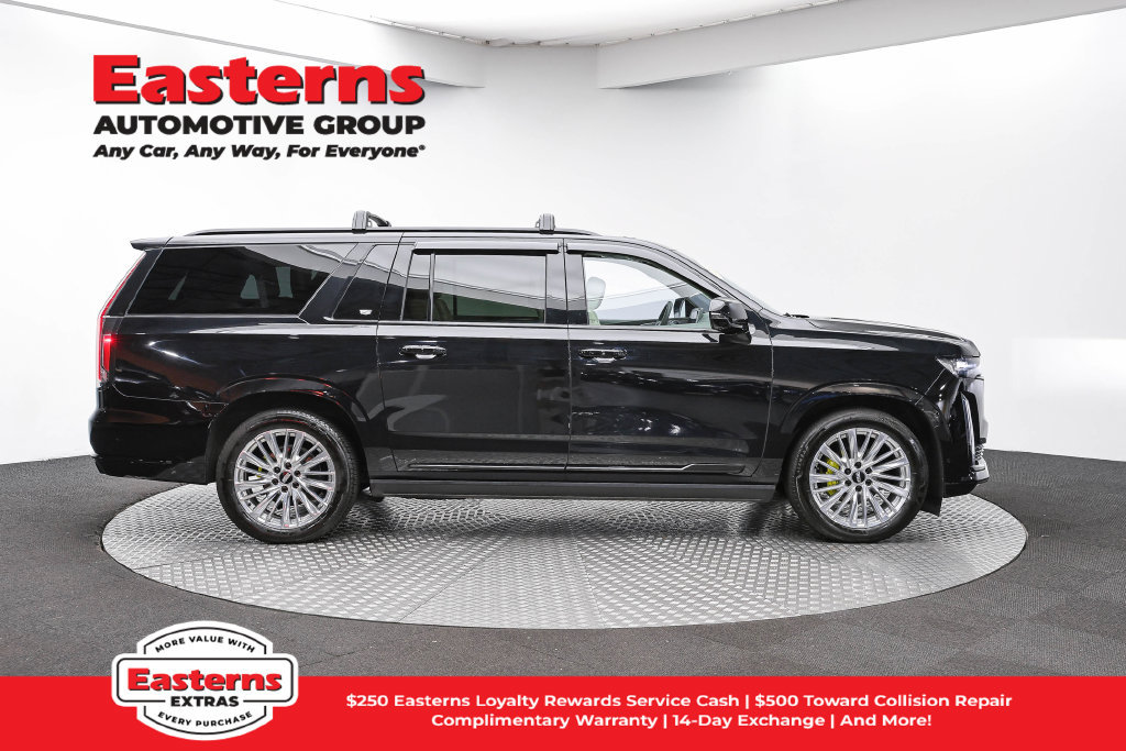 Used 2024 Cadillac Escalade ESV Sport Platinum w/ LPO, ONYX Package AWD/4WD image 5