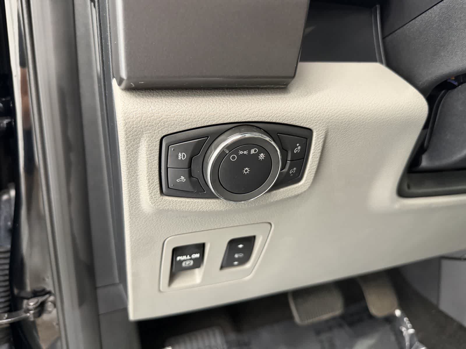Used 2018 Ford F150 XLT w/ Equipment Group 302A Luxury AWD/4WD image 13