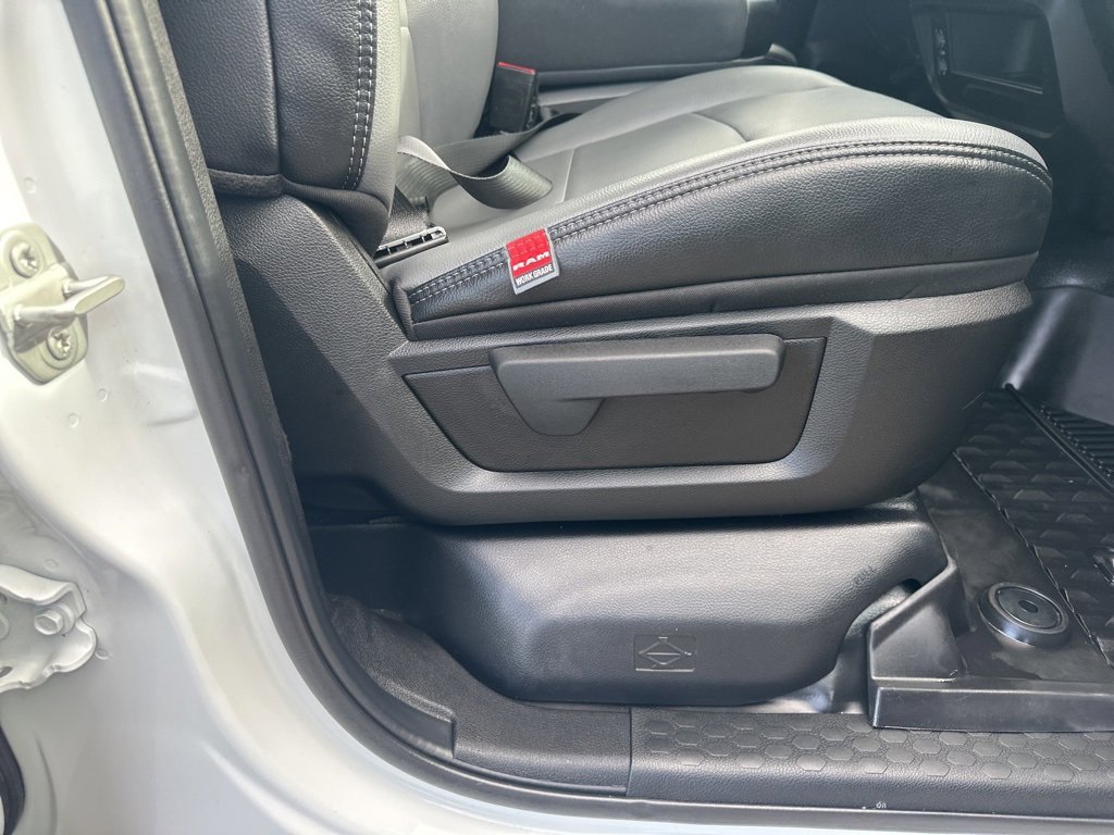 Used 2024 RAM 2500 Tradesman w/ Chrome Appearance Group image 25