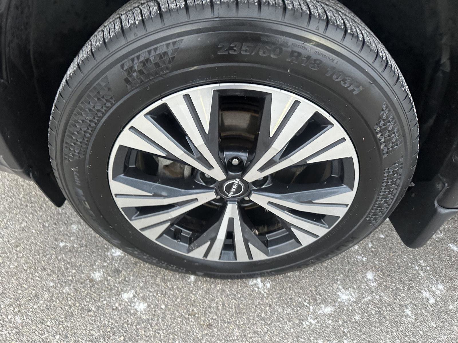 Used 2022 Nissan Rogue SV w/ SV Premium Package image 11