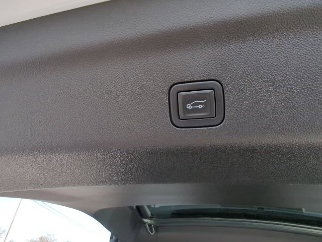 Used 2023 Chevrolet Suburban RST w/ Luxury Package image 14