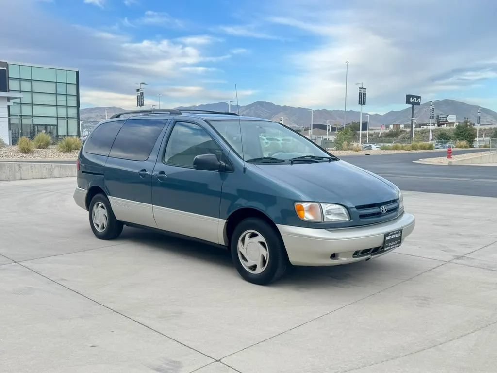 Used 2000 Toyota Sienna XLE w/ XLE Luxury Pkg FWD image 7