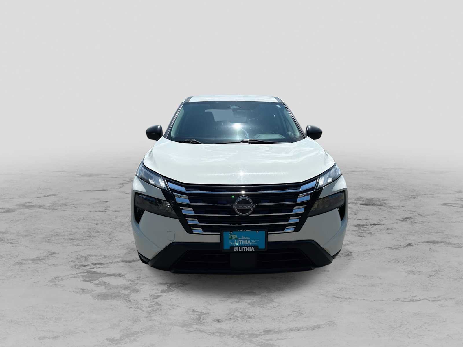 Used 2024 Nissan Rogue S AWD/4WD image 3